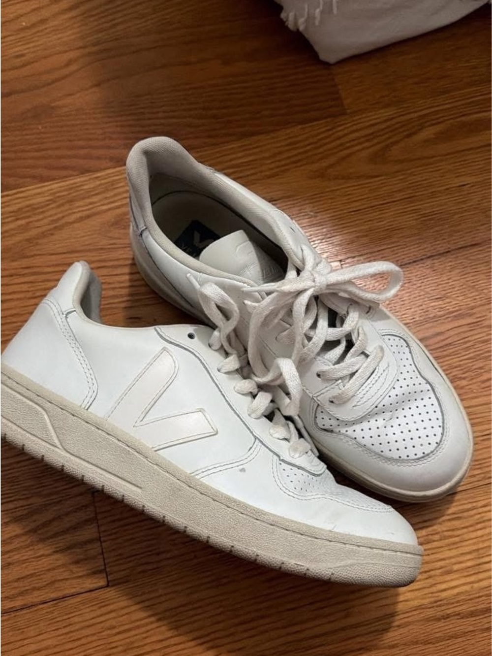 Veja White Men's Leather Sneakers - Low-Top Lace-Up